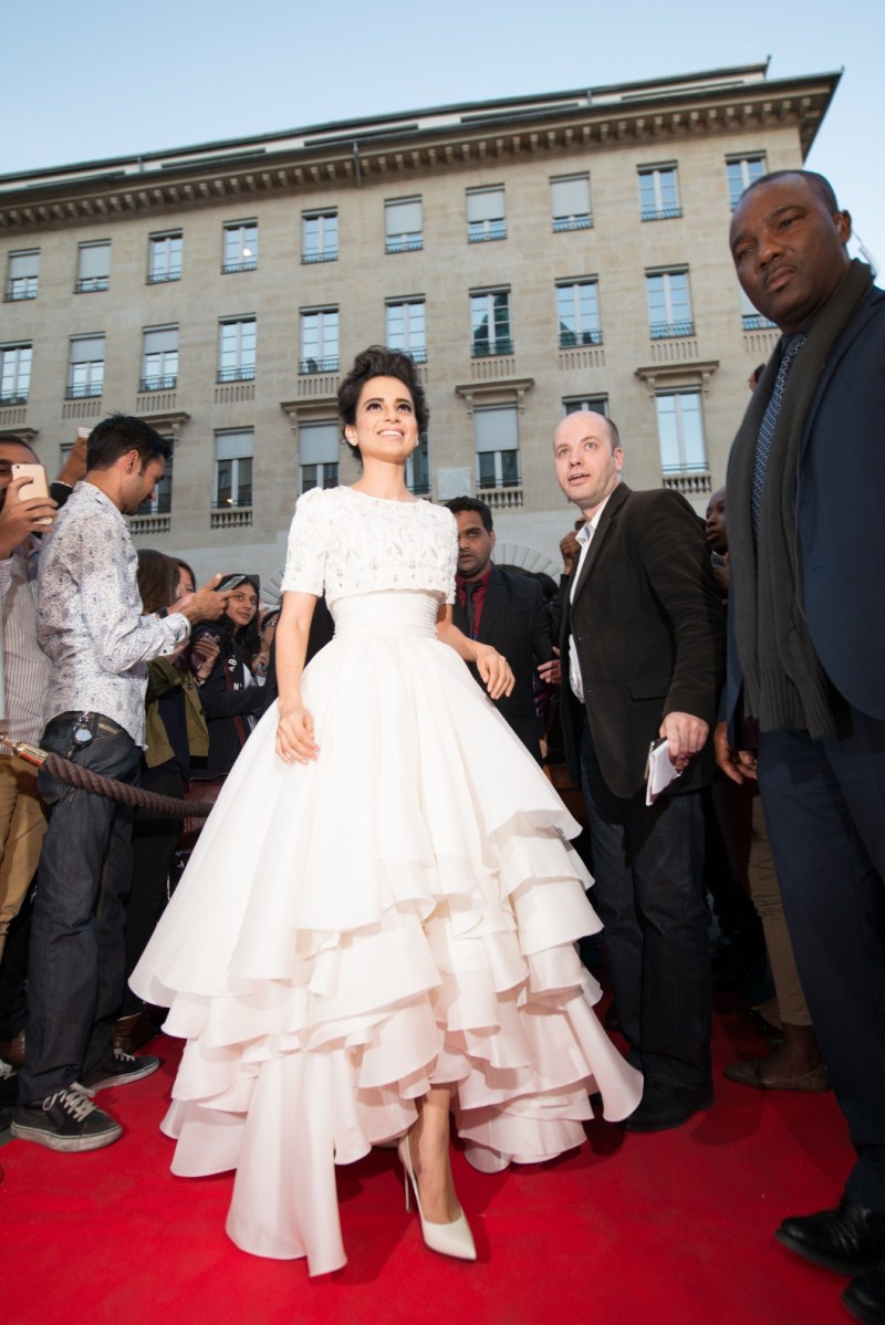 Bollywood Actress Kangana Ranaut gets a Queen's welcome in Paris. Kangana Ranaut,actress Kangana Ranaut,kangana ranaut katti batti,Katti Batti,Kangana Ranaut in Paris,Kangana Ranaut latest pics,Kangana Ranaut latest images,Kangana Ranaut latest photos,Kangana Ranaut latest stills,Kangana Ranaut latest pictures,Kangana R