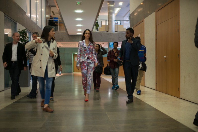 Bollywood Actress Kangana Ranaut gets a Queen's welcome in Paris. Kangana Ranaut,actress Kangana Ranaut,kangana ranaut katti batti,Katti Batti,Kangana Ranaut in Paris,Kangana Ranaut latest pics,Kangana Ranaut latest images,Kangana Ranaut latest photos,Kangana Ranaut latest stills,Kangana Ranaut latest pictures,Kangana R