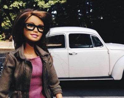 A viral Instagram account has taken the Internet by storm and hard-bend on exposing the fake plastic lives that we are living, especially on social media. Hipster barbie,barbie,hipster,Instagram,Plastic doll,Instagram pictures,viral on instagram,Instagram barbie,hipster barbie instagram,Socality Barbie,socalitybarbie,#liveauthentic