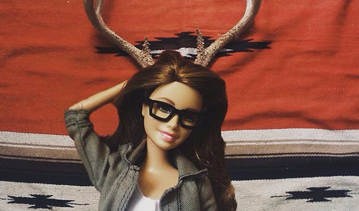A viral Instagram account has taken the Internet by storm and hard-bend on exposing the fake plastic lives that we are living, especially on social media. Hipster barbie,barbie,hipster,Instagram,Plastic doll,Instagram pictures,viral on instagram,Instagram barbie,hipster barbie instagram,Socality Barbie,socalitybarbie,#liveauthentic