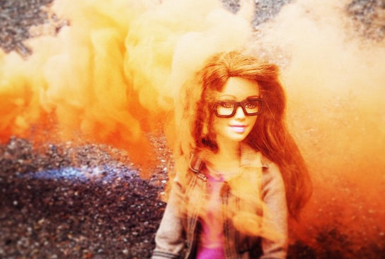 A viral Instagram account has taken the Internet by storm and hard-bend on exposing the fake plastic lives that we are living, especially on social media. Hipster barbie,barbie,hipster,Instagram,Plastic doll,Instagram pictures,viral on instagram,Instagram barbie,hipster barbie instagram,Socality Barbie,socalitybarbie,#liveauthentic