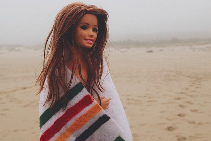 A viral Instagram account has taken the Internet by storm and hard-bend on exposing the fake plastic lives that we are living, especially on social media. Hipster barbie,barbie,hipster,Instagram,Plastic doll,Instagram pictures,viral on instagram,Instagram barbie,hipster barbie instagram,Socality Barbie,socalitybarbie,#liveauthentic