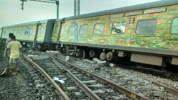 Another Tragedy on Tracks in Karnataka, Duronto Express heading to Mumbai derails in Kalaburagi. Duronto Express train,Duronto Express,Duronto Express train derails,Duronto Express train derails in Karnataka,Duronto train,train derails,train accident