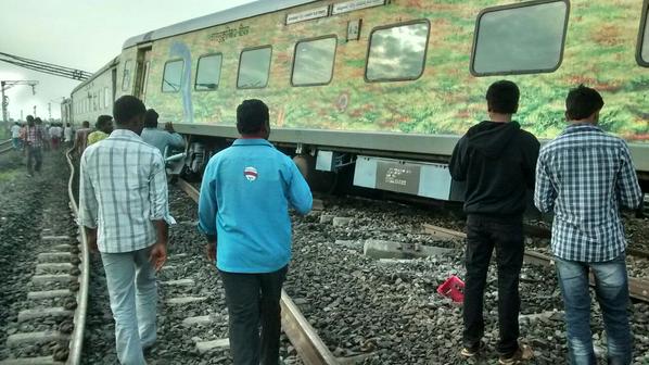 Another Tragedy on Tracks in Karnataka, Duronto Express heading to Mumbai derails in Kalaburagi. Duronto Express train,Duronto Express,Duronto Express train derails,Duronto Express train derails in Karnataka,Duronto train,train derails,train accident