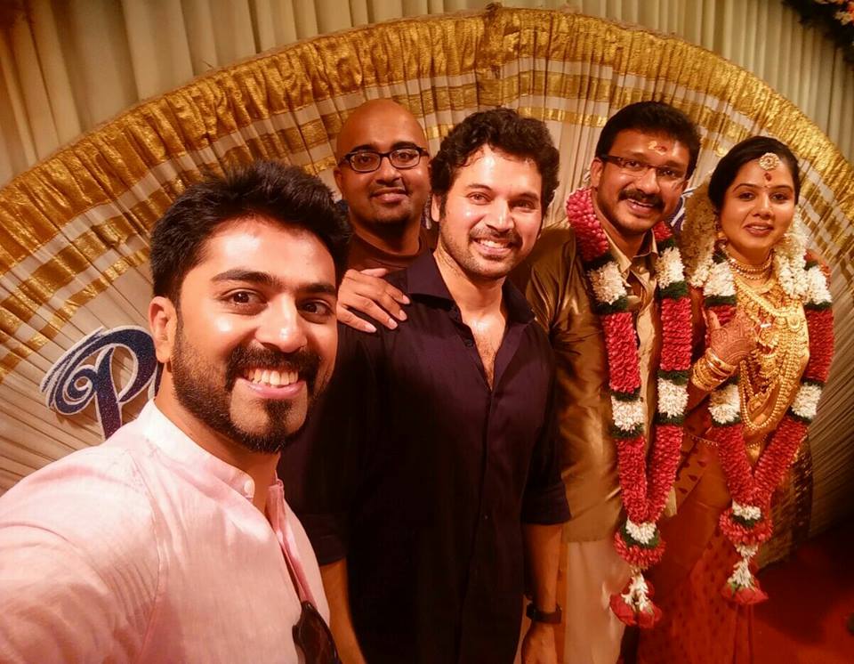 Sandip Senan, producer of the Malayalam film 'Nee Ko Njaa Cha' has married Parvathy on Saturday, 12 September. Sandip Senan,Sandeep Senan,Sandip Senan wedding,celebrity wedding,malayalam producer wedding,Nee Ko Njaa Cha Producer wedding,Nee Ko Njaa Cha Producer