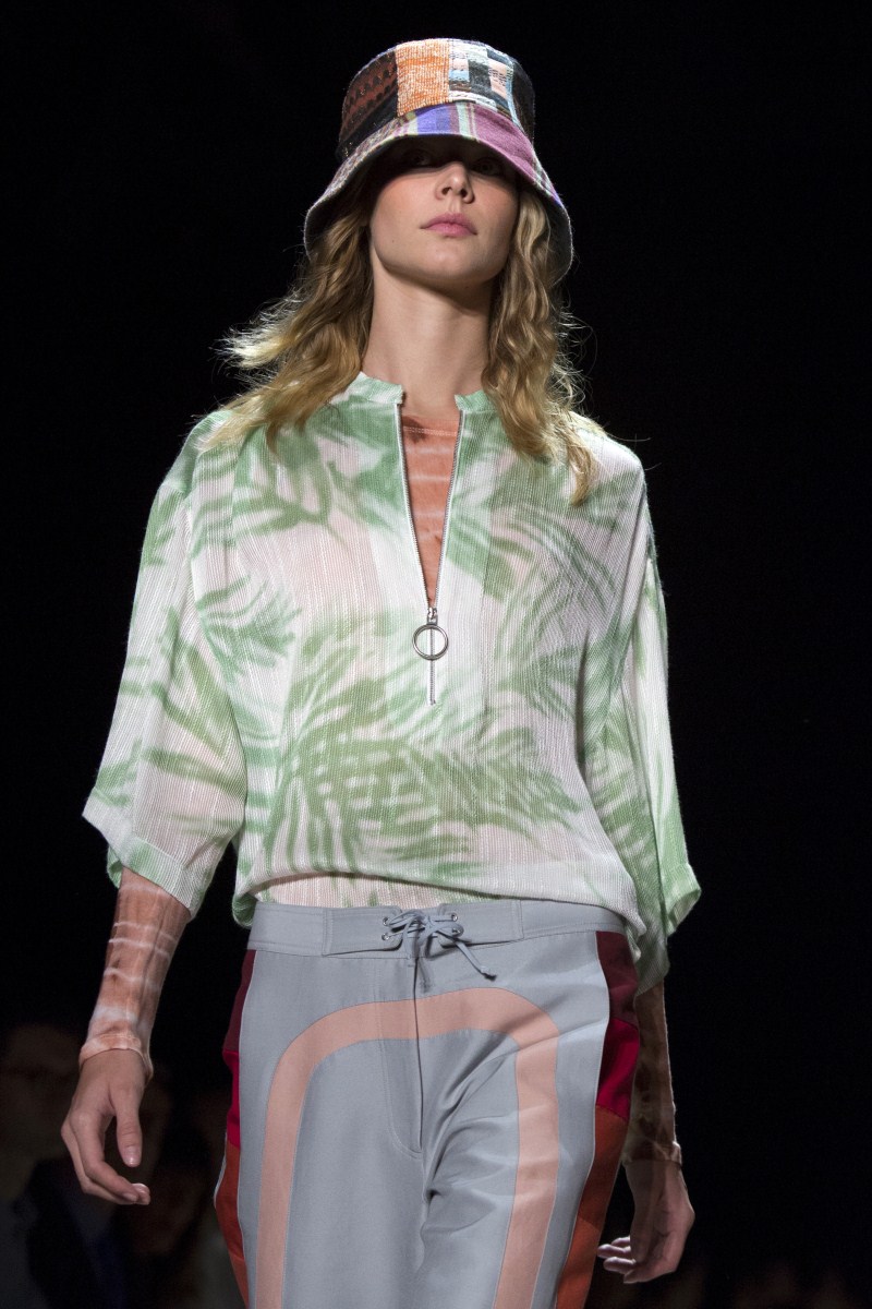 Highlights from New York Fashion Week. New York Fashion Week 2015,New York Fashion Week,NYFW,NYFW 2015,NYFW Day One,fashion show,fashion event,fashion show pics,fashion show images,fashion show photos,fashion show stills,fashion show pictures