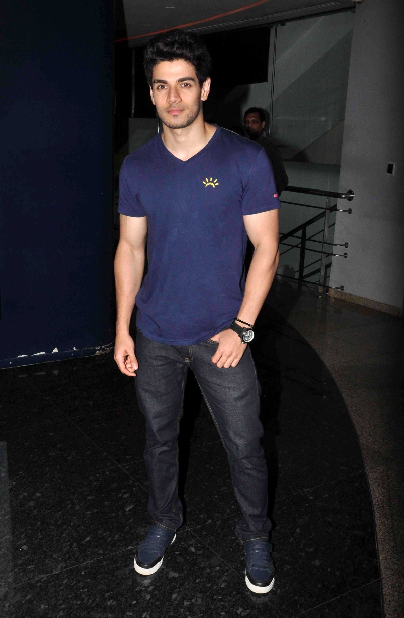 Bollywood Actress Athiya Shetty and Actor Sooraj Pancholi at Hero Special Screening for NGO Kids. Athiya Shetty,Sooraj Pancholi,Athiya Shetty and Sooraj Pancholi,Hero Special Screening for NGO Kids,Hero Screening for NGO Kids,NGO Kids,Hero Special Screening