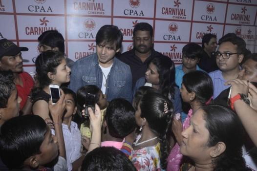 Bollywood Actor Vivek Oberoi celebrates his birthday with cancer patients.
