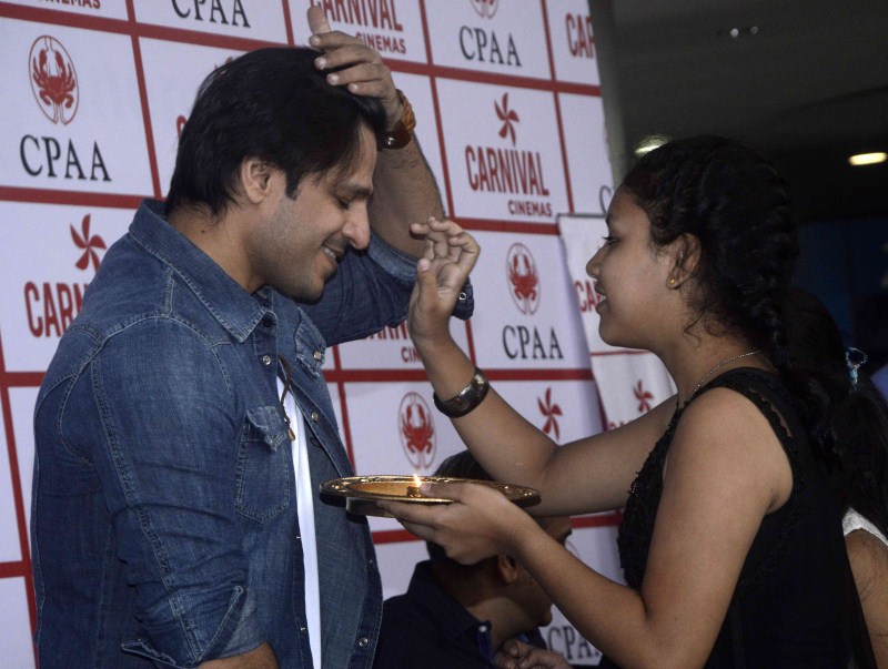 Bollywood Actor Vivek Oberoi celebrates his birthday with cancer patients. Vivek Oberoi,Vivek Oberoi birthday,Vivek Oberoi birthday celebration,Vivek Oberoi birthday celebration with cancer patients,cancer patients,actor Vivek Oberoi,Vivek Oberoi latest pics,Vivek Oberoi latest images,Vivek Oberoi latest photos,Vivek Oberoi late