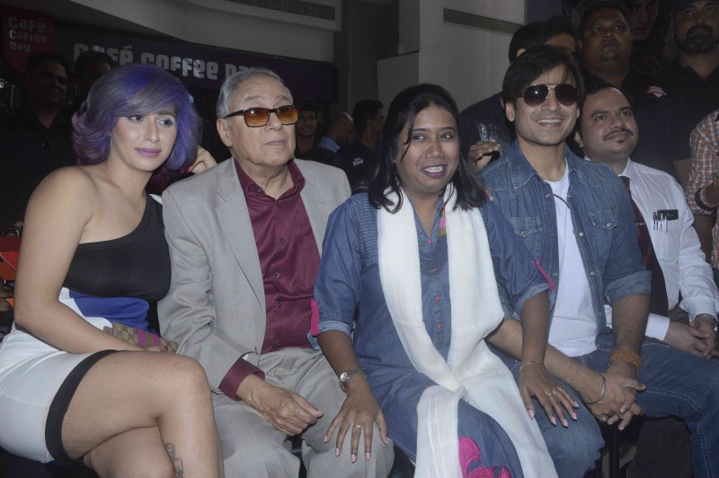 Bollywood Actor Vivek Oberoi celebrates his birthday with cancer patients. Vivek Oberoi,Vivek Oberoi birthday,Vivek Oberoi birthday celebration,Vivek Oberoi birthday celebration with cancer patients,cancer patients,actor Vivek Oberoi,Vivek Oberoi latest pics,Vivek Oberoi latest images,Vivek Oberoi latest photos,Vivek Oberoi late