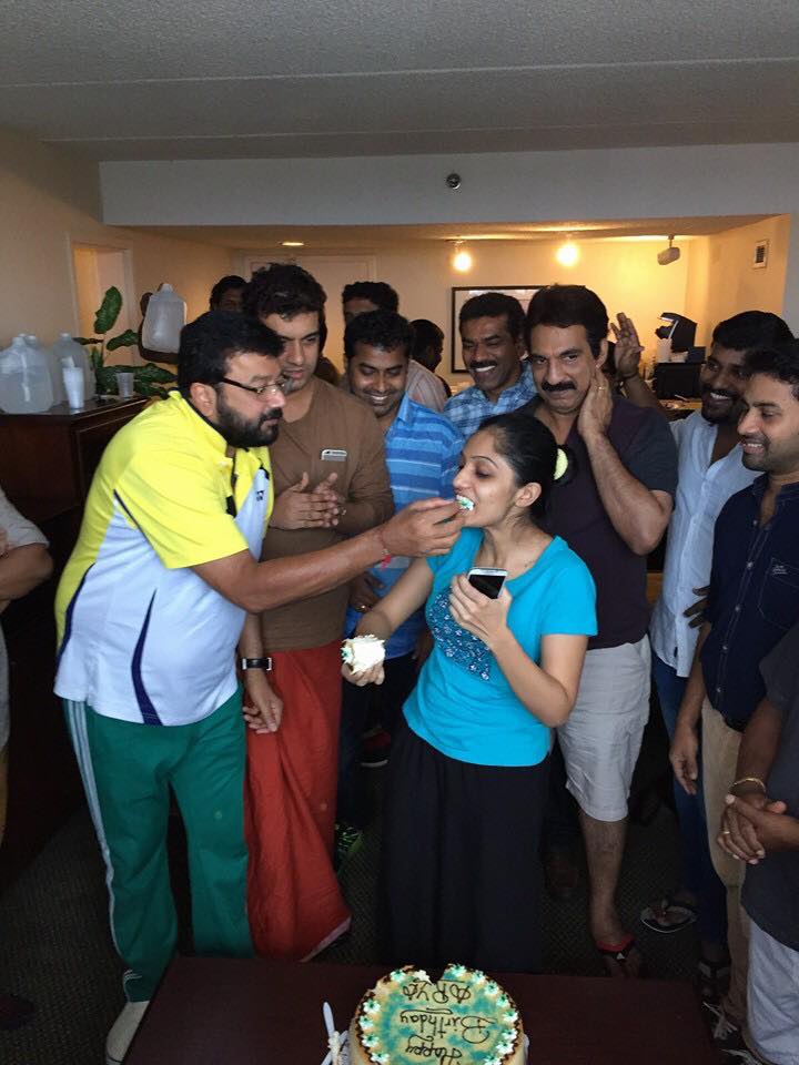 'Badai Bungalow' Fame Arya celebrated her birthday with the crew members of Jayaram show in the US. Badai Bungalow,Badai Bungalow arya,Arya Badai Bungalow,Badai Bungalow arya birthday,Jayaram show 2015,Jayaram,Ramesh pisharody,dharmajan