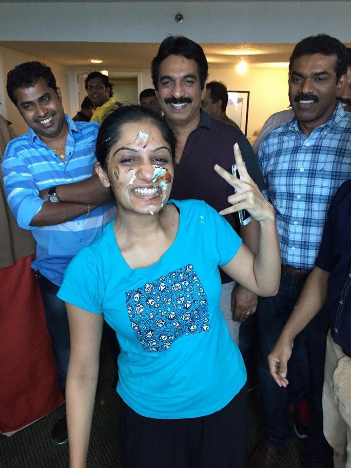 'Badai Bungalow' Fame Arya celebrated her birthday with the crew members of Jayaram show in the US. Badai Bungalow,Badai Bungalow arya,Arya Badai Bungalow,Badai Bungalow arya birthday,Jayaram show 2015,Jayaram,Ramesh pisharody,dharmajan