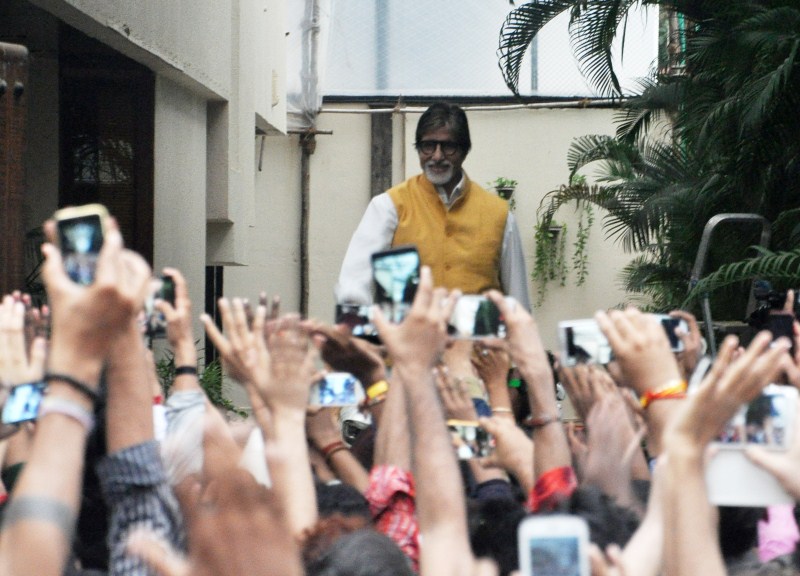 Bollywood Actor Amitabh Bachchan waves to his fans outside his Bungalow. Amitabh Bachchan,actor Amitabh Bachchan,Amitabh Bachchan meets fans,Amitabh Bachchan meets his fans,Amitabh Bachchan latest pics,Amitabh Bachchan latest images,Amitabh Bachchan latest photos,Amitabh Bachchan latest stills,Amitabh Bachchan latest pictures