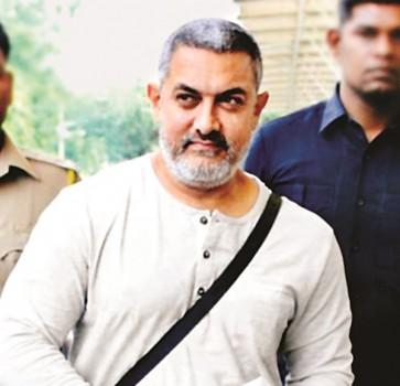 Bollywood Actor Aamir Khan new look for his upcoming movie Dangal.