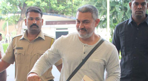 Bollywood Actor Aamir Khan new look for his upcoming movie Dangal. Aamir Khan,Aamir Khan look in Dangal,Aamir Khan first look in Dangal,Dangal,bollywood movie Dangal,Aamir Khan new look,Aamir Khan latest pics,Aamir Khan latest images,Aamir Khan latest photos,Aamir Khan latest stills,Aamir Khan latest pictures,Aamir Khan