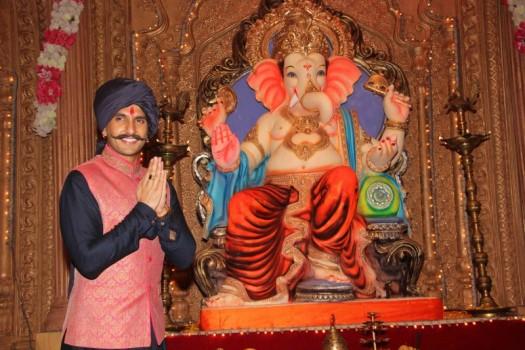 Bollywood Actor Ranveer Singh promotes Bajirao Mastani new song on sets of Udaan.