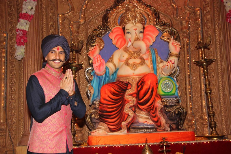 Bollywood Actor Ranveer Singh promotes Bajirao Mastani new song on sets of Udaan. Ranveer Singh,Ranveer Singh promotes Bajirao Mastani song,Bajirao Mastani new song on sets of Udaan,Bajirao Mastani new song,Bajirao Mastani song,Udaan,Ranveer Singh latest pics,Ranveer Singh latest images,Ranveer Singh latest photos,Ranveer Singh latest