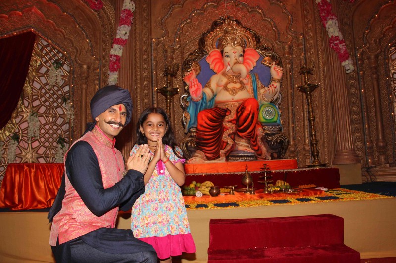 Bollywood Actor Ranveer Singh promotes Bajirao Mastani new song on sets of Udaan. Ranveer Singh,Ranveer Singh promotes Bajirao Mastani song,Bajirao Mastani new song on sets of Udaan,Bajirao Mastani new song,Bajirao Mastani song,Udaan,Ranveer Singh latest pics,Ranveer Singh latest images,Ranveer Singh latest photos,Ranveer Singh latest