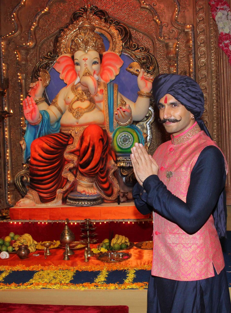 Bollywood Actor Ranveer Singh promotes Bajirao Mastani new song on sets of Udaan. Ranveer Singh,Ranveer Singh promotes Bajirao Mastani song,Bajirao Mastani new song on sets of Udaan,Bajirao Mastani new song,Bajirao Mastani song,Udaan,Ranveer Singh latest pics,Ranveer Singh latest images,Ranveer Singh latest photos,Ranveer Singh latest