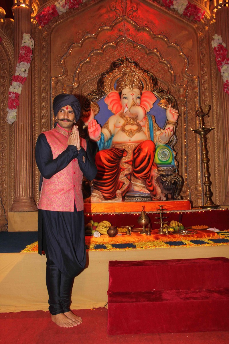 Bollywood Actor Ranveer Singh promotes Bajirao Mastani new song on sets of Udaan. Ranveer Singh,Ranveer Singh promotes Bajirao Mastani song,Bajirao Mastani new song on sets of Udaan,Bajirao Mastani new song,Bajirao Mastani song,Udaan,Ranveer Singh latest pics,Ranveer Singh latest images,Ranveer Singh latest photos,Ranveer Singh latest
