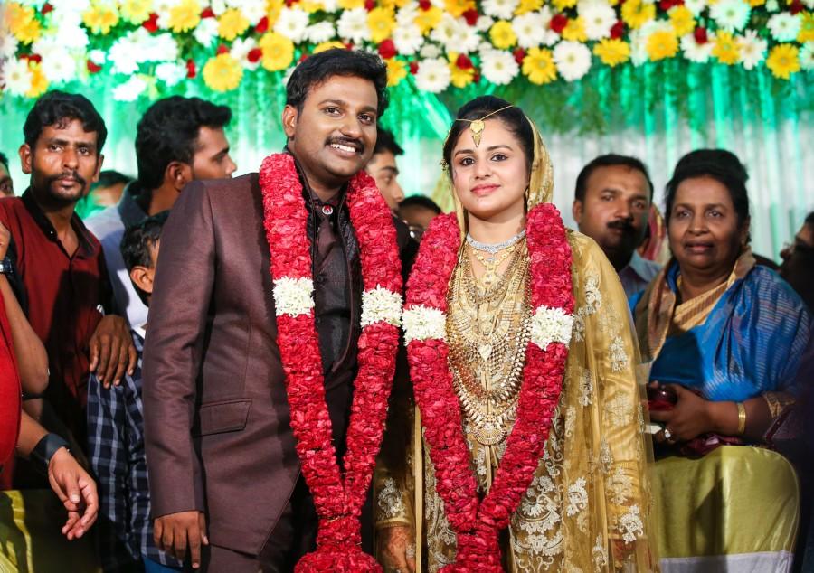 Playback singer Najim Arshad married Thazni Thaha on Sunday, 13 September. Najim arshad,najim arshad wedding,najim arshad marriage,najim arshad wedding stills,najim arshad reception stills,guests at najim arshad wedding