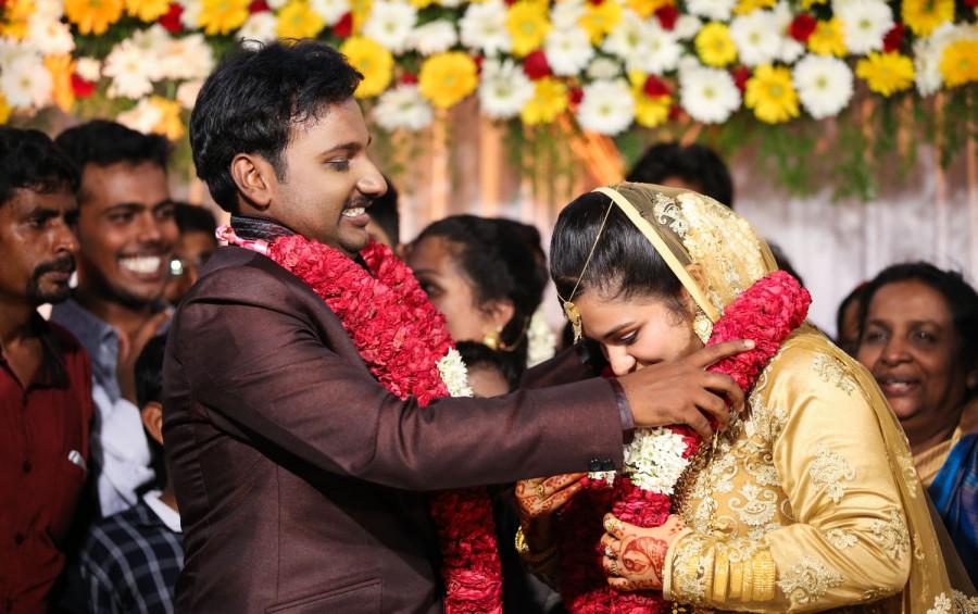 Playback singer Najim Arshad married Thazni Thaha on Sunday, 13 September. Najim arshad,najim arshad wedding,najim arshad marriage,najim arshad wedding stills,najim arshad reception stills,guests at najim arshad wedding