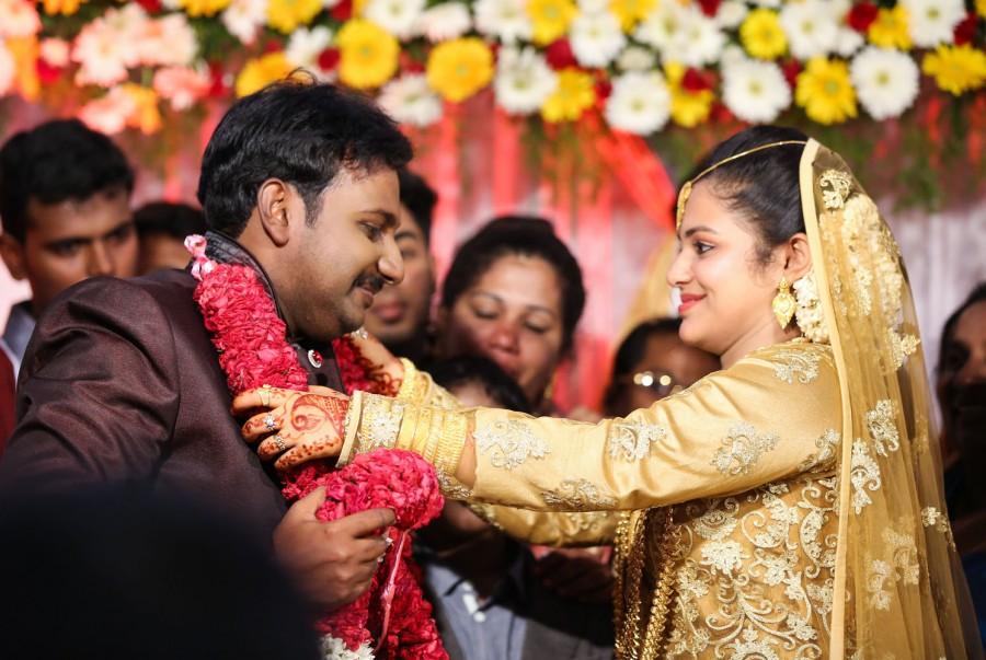 Playback singer Najim Arshad married Thazni Thaha on Sunday, 13 September. Najim arshad,najim arshad wedding,najim arshad marriage,najim arshad wedding stills,najim arshad reception stills,guests at najim arshad wedding