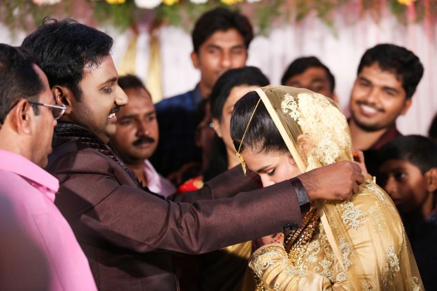 Playback singer Najim Arshad married Thazni Thaha on Sunday, 13 September. Najim arshad,najim arshad wedding,najim arshad marriage,najim arshad wedding stills,najim arshad reception stills,guests at najim arshad wedding