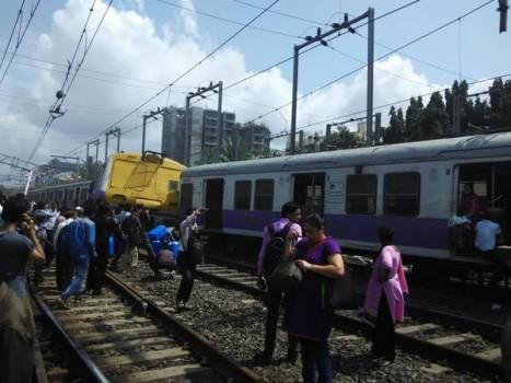 Mumbai Local Train Derails Near Andheri
