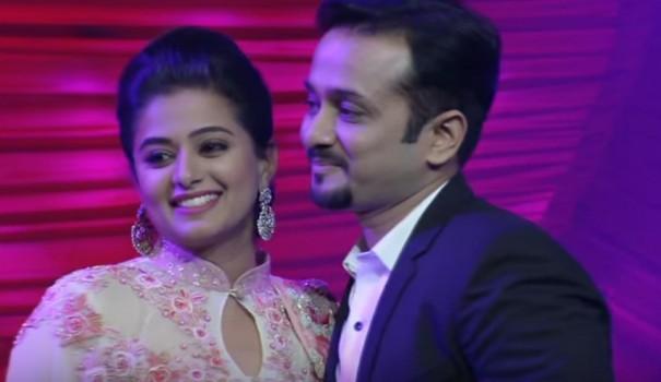 Priyamani is seen with her fiance Mustafa Raj during the finale episode of Gum On 'D2 - D4 Dance'