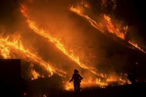 California Wildfire,Northern California wildfire,wildfire,Hundreds of houses go up in flames,houses go up in flames