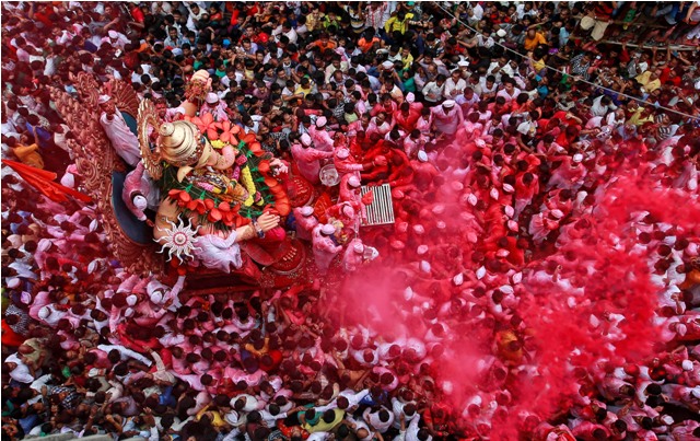 Ganesh Chaturthi is celebrated on Thursday, 17 September. Ganesh Chaturthi celebrations,Ganesh Chaturthi photos,Vinayaka Chaturthi photos,Vinayaka Chaturthi 2015,How is ganesh Chaturthi celebrated