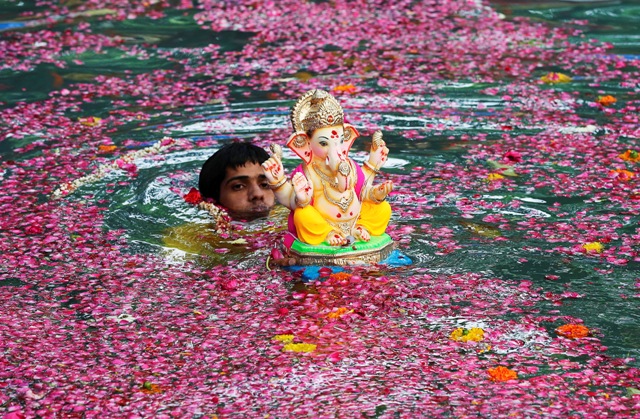 Ganesh Chaturthi is celebrated on Thursday, 17 September. Ganesh Chaturthi celebrations,Ganesh Chaturthi photos,Vinayaka Chaturthi photos,Vinayaka Chaturthi 2015,How is ganesh Chaturthi celebrated