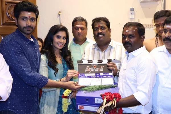 Tamil actor Vikram Prabhu's new film 'Veer Sivaji' with Shamili has been launched on Wednesday, 16 September. Veera Sivaji,Veera Sivaji launch photos,vikram prabhu,shamili,Veera Sivaji puja,vikram prabhu shamili film,Veer Shivaji