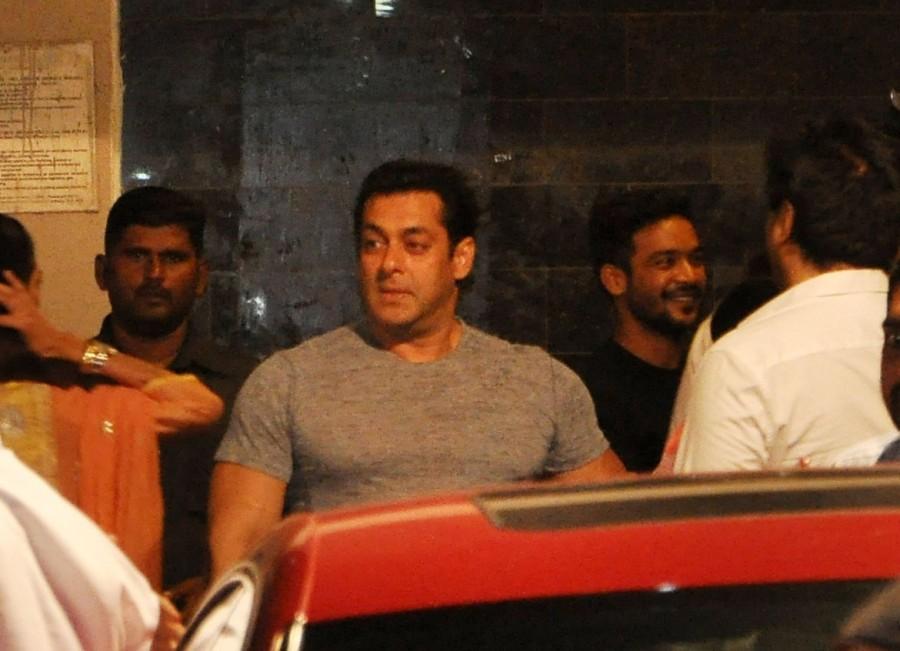 Bollywood actor Salman Khan invited many celebs to be part of Ganesh Chaturthi 2015 festival. Ganesh chaturthi,ganesh chaturthi 2015,salman khan,salman khan party,salman khan ganesh chaturthi,salman khan puja