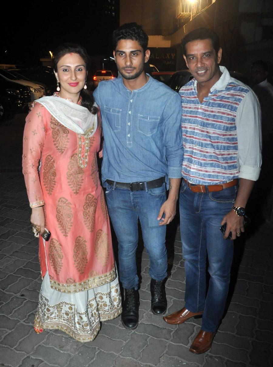 Bollywood actor Salman Khan invited many celebs to be part of Ganesh Chaturthi 2015 festival. Ganesh chaturthi,ganesh chaturthi 2015,salman khan,salman khan party,salman khan ganesh chaturthi,salman khan puja