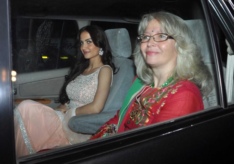 Bollywood actor Salman Khan invited many celebs to be part of Ganesh Chaturthi 2015 festival. Ganesh chaturthi,ganesh chaturthi 2015,salman khan,salman khan party,salman khan ganesh chaturthi,salman khan puja