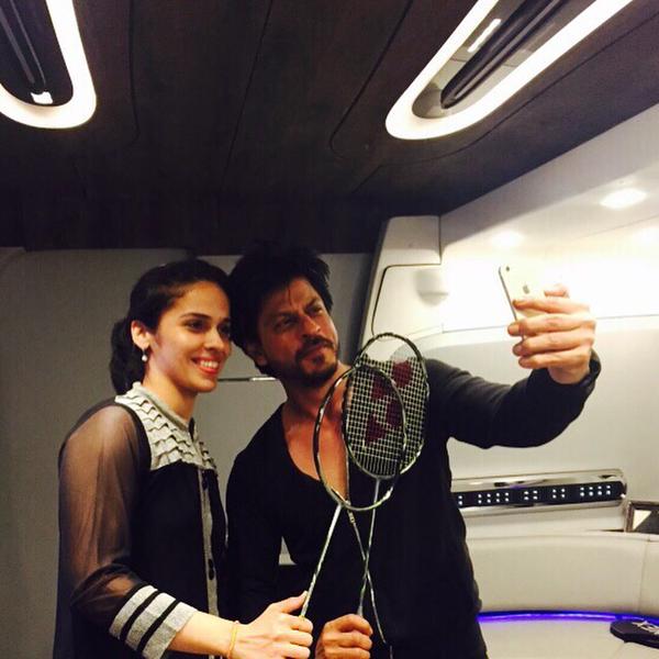 Badminton star Saina Nehwal met Bollywood King Khan during the shooting of his upcoming film 'Dilwale'. Saina nehwal,saina nehwal shah rukh khan,shah rukh khan meets saina nehwal,saina nehwal meets shah rukh khan