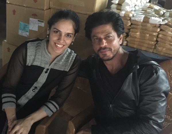 Badminton star Saina Nehwal met Bollywood King Khan during the shooting of his upcoming film 'Dilwale'. Saina nehwal,saina nehwal shah rukh khan,shah rukh khan meets saina nehwal,saina nehwal meets shah rukh khan