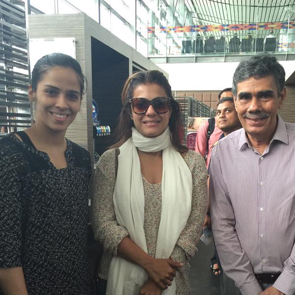 Badminton star Saina Nehwal met Bollywood King Khan during the shooting of his upcoming film 'Dilwale'. Saina nehwal,saina nehwal shah rukh khan,shah rukh khan meets saina nehwal,saina nehwal meets shah rukh khan