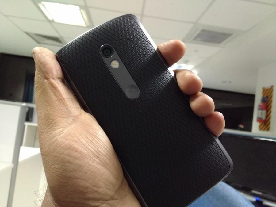 Motorola Moto X Play is a mid range smartphone focused on the users who love excellent camera performance with a long battery life. Moto X Play is available on Flipkart in 2 storage versions - 16GB which comes for Rs 18,499 and 32GB for Rs 19,999. We received the 32GB edition today for review and here is our unboxing and initial impression on the device. Motorola News,Moto X Play,Moto X Play Hands On,Moto X Play Unboxing,Moto X Play Availability,Moto X Play Camera,Moto X Play flipkart price