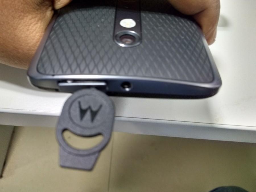 Motorola Moto X Play is a mid range smartphone focused on the users who love excellent camera performance with a long battery life. Moto X Play is available on Flipkart in 2 storage versions - 16GB which comes for Rs 18,499 and 32GB for Rs 19,999. We received the 32GB edition today for review and here is our unboxing and initial impression on the device. Motorola News,Moto X Play,Moto X Play Hands On,Moto X Play Unboxing,Moto X Play Availability,Moto X Play Camera,Moto X Play flipkart price