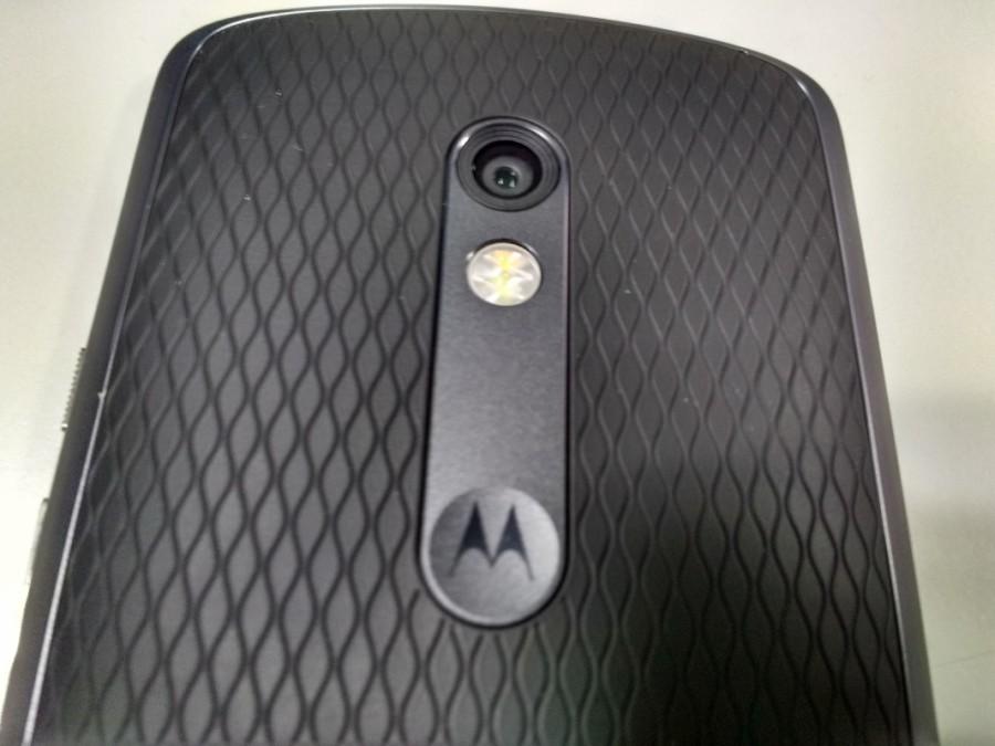 Motorola Moto X Play is a mid range smartphone focused on the users who love excellent camera performance with a long battery life. Moto X Play is available on Flipkart in 2 storage versions - 16GB which comes for Rs 18,499 and 32GB for Rs 19,999. We received the 32GB edition today for review and here is our unboxing and initial impression on the device. Motorola News,Moto X Play,Moto X Play Hands On,Moto X Play Unboxing,Moto X Play Availability,Moto X Play Camera,Moto X Play flipkart price
