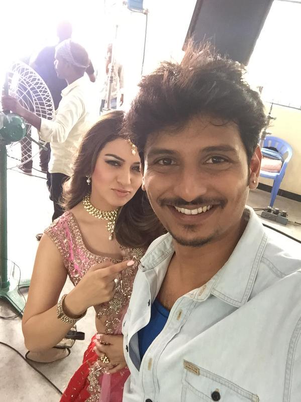 Jiiva and Hansika's next directed by Ramprakash Rayappa of Tamizhuku En Ondrai Azhuthavum is titled as 'Pokkiri Raja' Pokkiri Raja,Jiiva and Hansika,Jiiva,Hansika,Pokkiri Raja movie stills,Pokkiri Raja on the sets,Pokkiri Raja movie images,Pokkiri Raja movie pictures,Pokkiri Raja movie photos