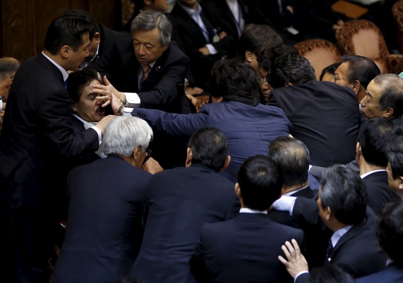 Here are some Pictures of World Leaders Getting in Fights. World Leaders Getting in Fights,Leaders Getting in Fights,When Politicians Fight,Politicians Fight,funny Politicians Fight,Top 10 Politicians Fighting
