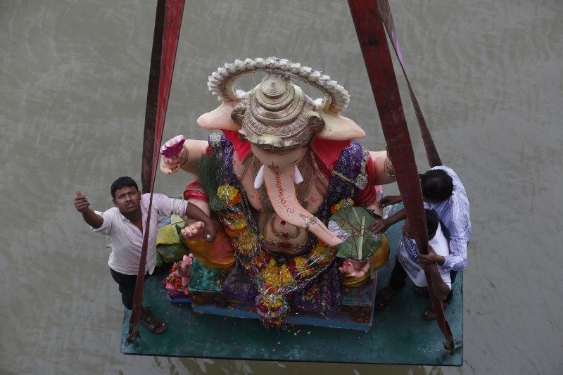 Vinayaka Chaturthi or Ganesh Chaturthi celebrations end with the immersion or Visarjan of clay Ganapati idol in water. Ganesh idol immersion,Ganesh idol immersion 2015,Ganesh immersion,Ganesh Chaturthi,Ganesh Chaturthi 2015,Visarjan,Ganpati Visarjan,Ganapati idol in water
