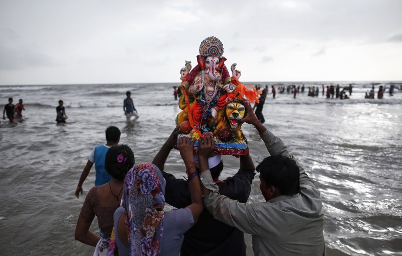 Vinayaka Chaturthi or Ganesh Chaturthi celebrations end with the immersion or Visarjan of clay Ganapati idol in water. Ganesh idol immersion,Ganesh idol immersion 2015,Ganesh immersion,Ganesh Chaturthi,Ganesh Chaturthi 2015,Visarjan,Ganpati Visarjan,Ganapati idol in water