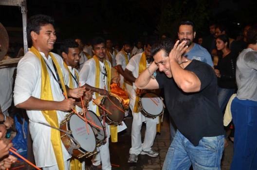 Bollywood Actor Salman Khan dances on dhol during Ganpati Visarjan.