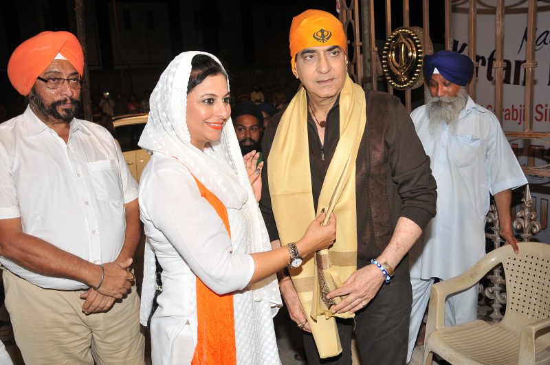 An ardent devotee of God, Gurpreet Kaur Chadha -President of Punjabi Global hosted a Mahaan Kirtan Darbaar by Bhai Sarabjit Singh (Hazoori Ragi-Darbar Sahib) at Gurdwara Sri Guru Singh Sabha. Singh Is Bling,Prabhu Deva,Tushaar Kapoor,Jeetendra,Shweta Khanduri,Ajaz khan,Niharicka Raiszada,Ankit Gera,Mansi Pritam,Ashvini Yardi,Gurdwara Sri Guru Singh Sabha,Sri Guru Singh Sabha