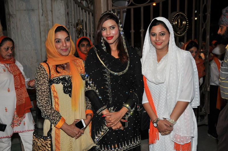An ardent devotee of God, Gurpreet Kaur Chadha -President of Punjabi Global hosted a Mahaan Kirtan Darbaar by Bhai Sarabjit Singh (Hazoori Ragi-Darbar Sahib) at Gurdwara Sri Guru Singh Sabha. Singh Is Bling,Prabhu Deva,Tushaar Kapoor,Jeetendra,Shweta Khanduri,Ajaz khan,Niharicka Raiszada,Ankit Gera,Mansi Pritam,Ashvini Yardi,Gurdwara Sri Guru Singh Sabha,Sri Guru Singh Sabha